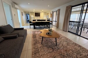 Casa, 4 quartos | Área de estar