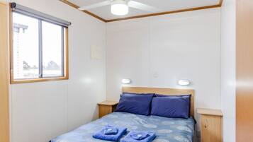 Individually furnished, free WiFi, bed sheets