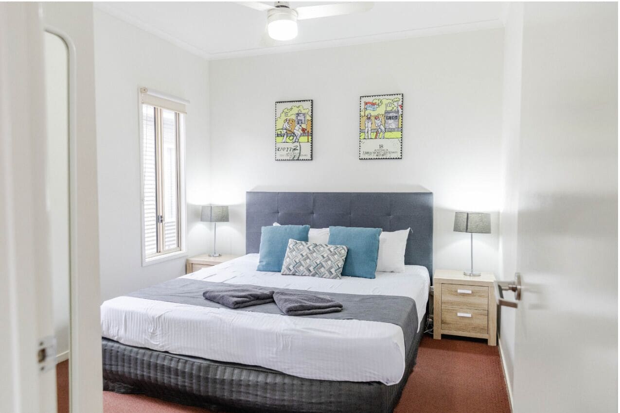 Superior 2 Bedroom Cabin (1 King and 2 Single Beds)