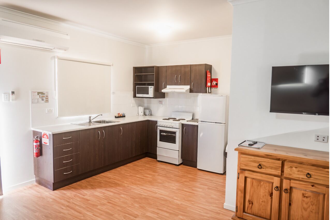 Full-size fridge, microwave, toaster, cookware/dishes/utensils