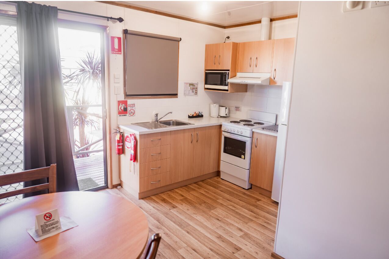 Full-sized fridge, microwave, toaster, cookware/dishes/utensils