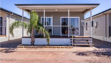Two Bedroom Cabin (2 King Beds) | Terrace/patio