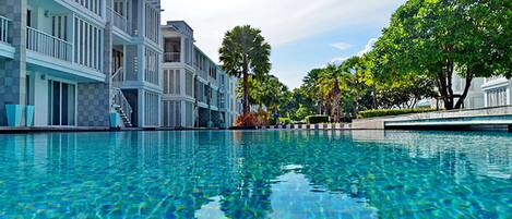 Kolam renang terbuka