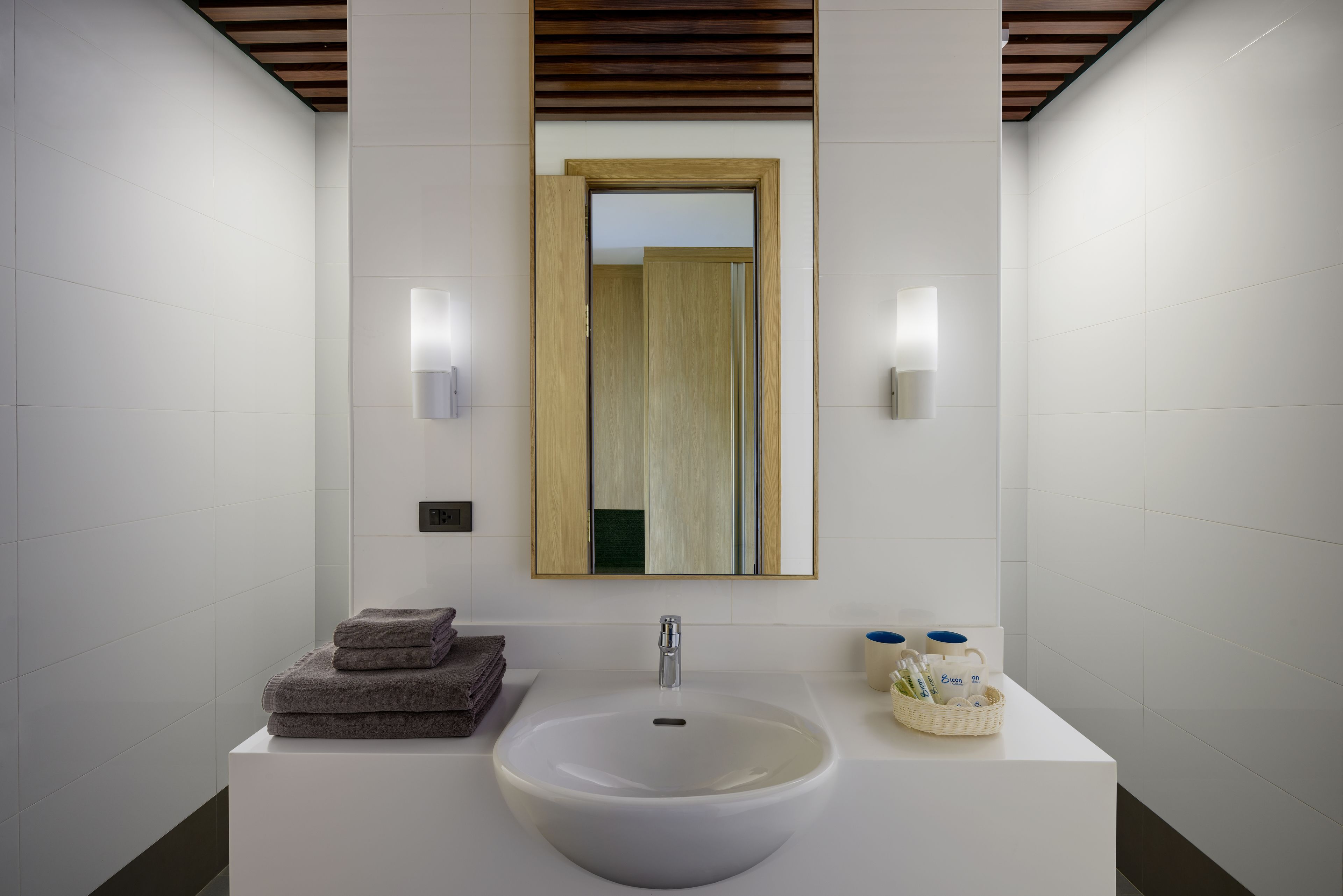 quadruple room | bathroom amenities | shower, rainfall showerhead, free toiletries, hair dryer