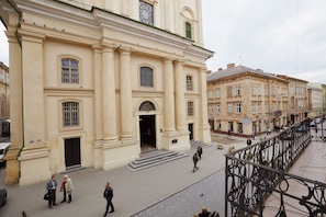 A historic building with classical architecture, featuring a central entrance with steps, large windows, and a symmetrical facade. - ASAO Apartments Walking Center Zone (Lviv)