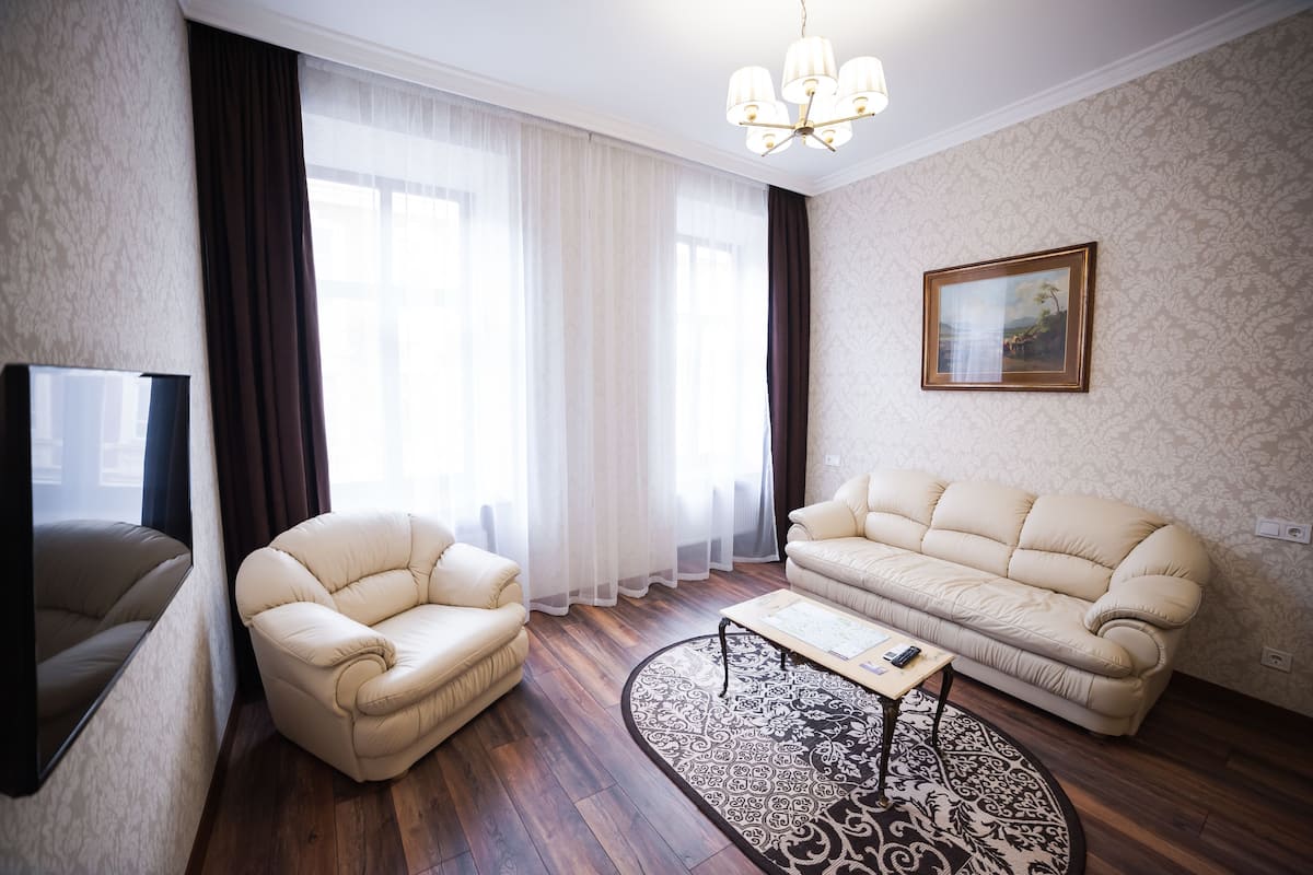 Apartamento família, 1 quarto (Virmens’ka Street 2, ap.15) | Roupas de cama premium, escrivaninha, quartos à prova de som