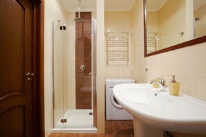 Apartment, 1 Bedroom (Krakivska Street 15, ap.7) | Bathroom | Free toiletries, hair dryer, slippers, heated floors