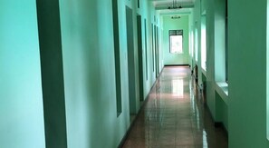 Hallway - Quan Hoa Hotel (Hanoi)