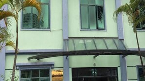 Unclassified image, 5 of 84, button - Quan Hoa Hotel (Hanoi)