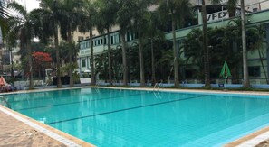 Outdoor pool - Quan Hoa Hotel (Hanoi)