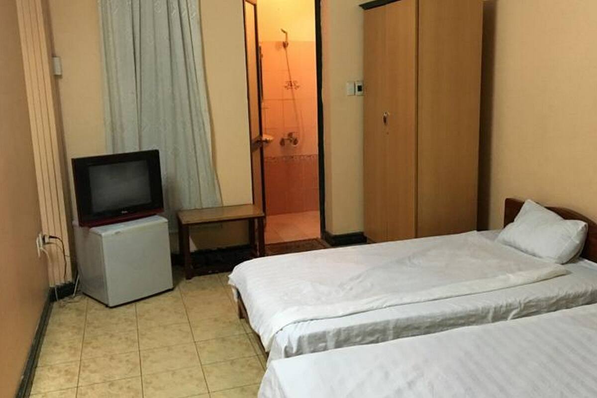 Minibar, desk, WiFi (free)