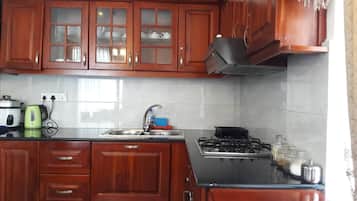 Fridge, microwave, coffee/tea maker, electric kettle