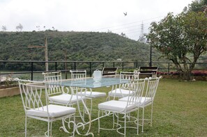 Terrace/patio - Lakeside Cottages (Nuwara Eliya)