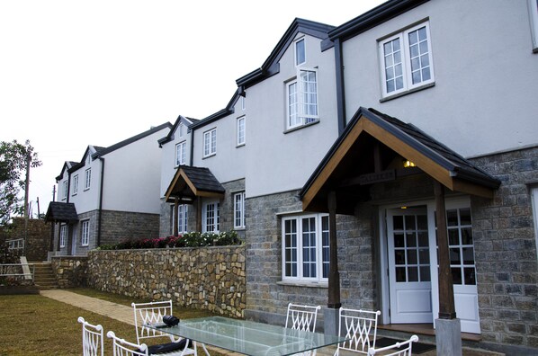 Property grounds - Lakeside Cottages (Nuwara Eliya)