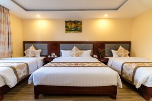 Quarto triplo luxo, vista para a cidade | Roupas de cama premium