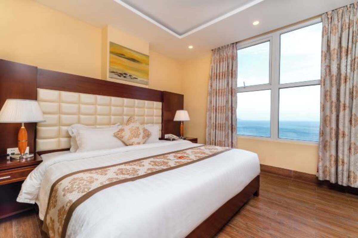 Hochwertige Bettwaren, Betten mit Memory-Foam-Matratzen, Minibar