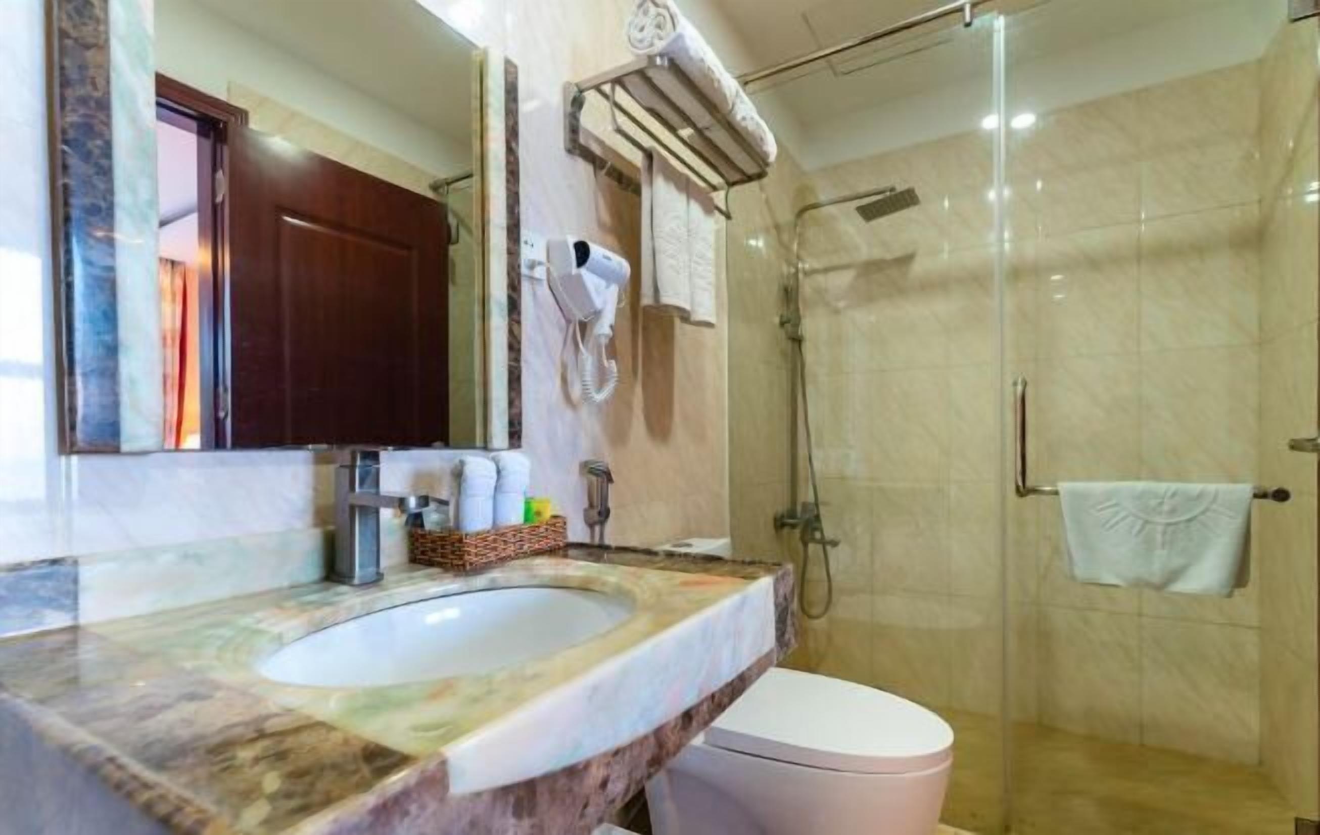 Bathroom | Shower, rainfall showerhead, free toiletries, hair dryer