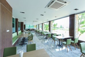 Breakfast, lunch, dinner served; international cuisine  - Phet Phangan (Surat Thani)