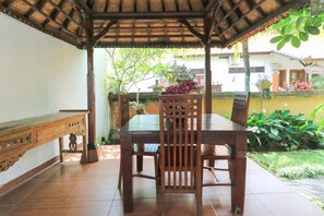 Terrace/patio - Hotel Gianyar (Gianyar)