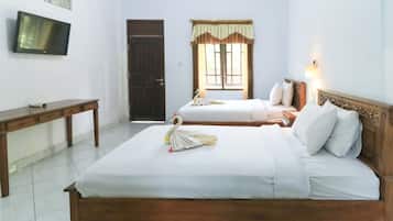 Escritorio, wifi gratis y ropa de cama