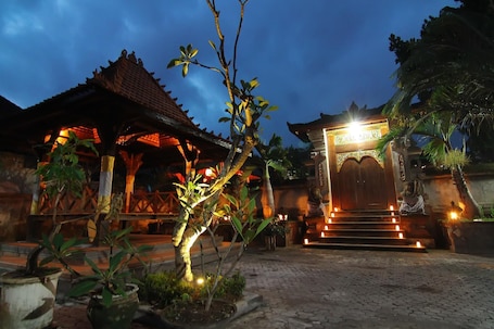 Exterior. Hotel Gianyar