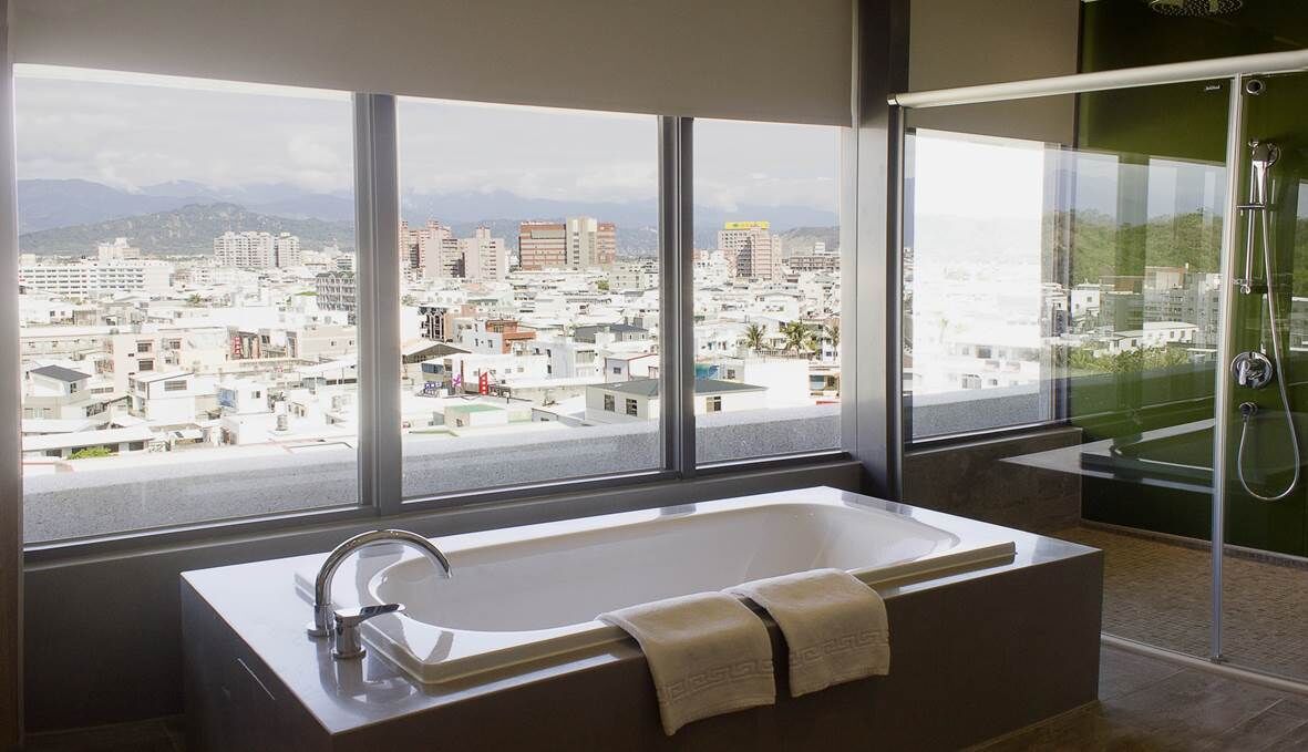 suite, 1 bedroom, ensuite, mountain view | bathroom amenities | hair dryer, slippers, bidet, towels