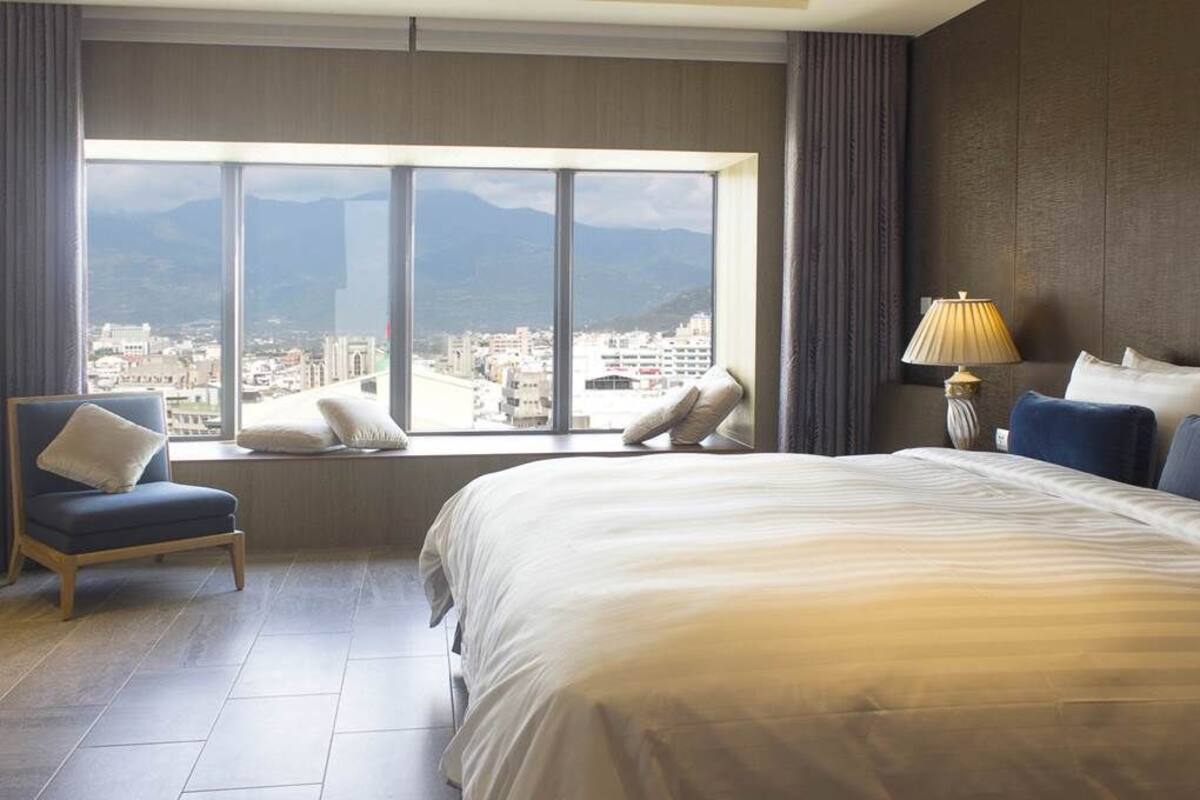 suite, 1 bedroom, ensuite, mountain view | 1 bedroom, premium bedding, down duvets, pillow-top beds