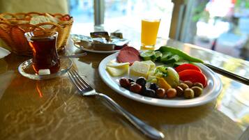 Free daily buffet breakfast