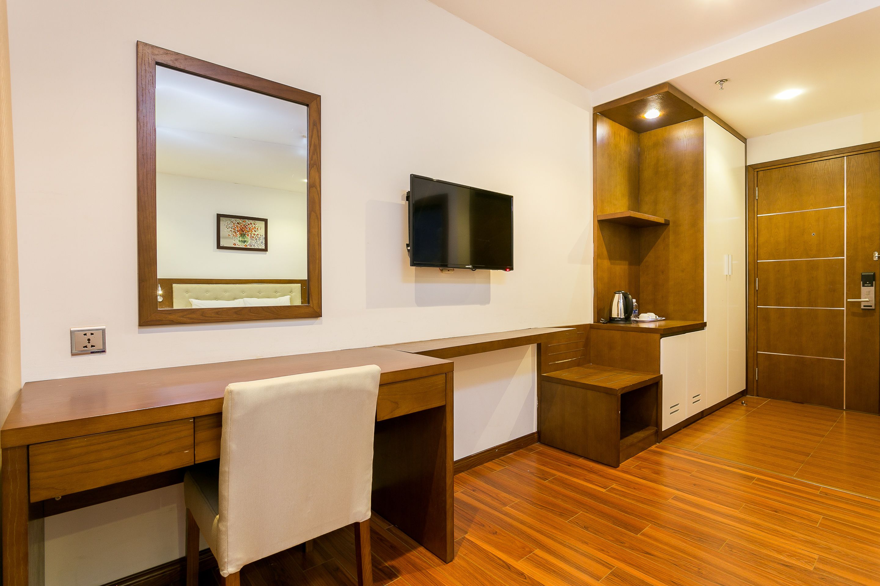 standard double room | television