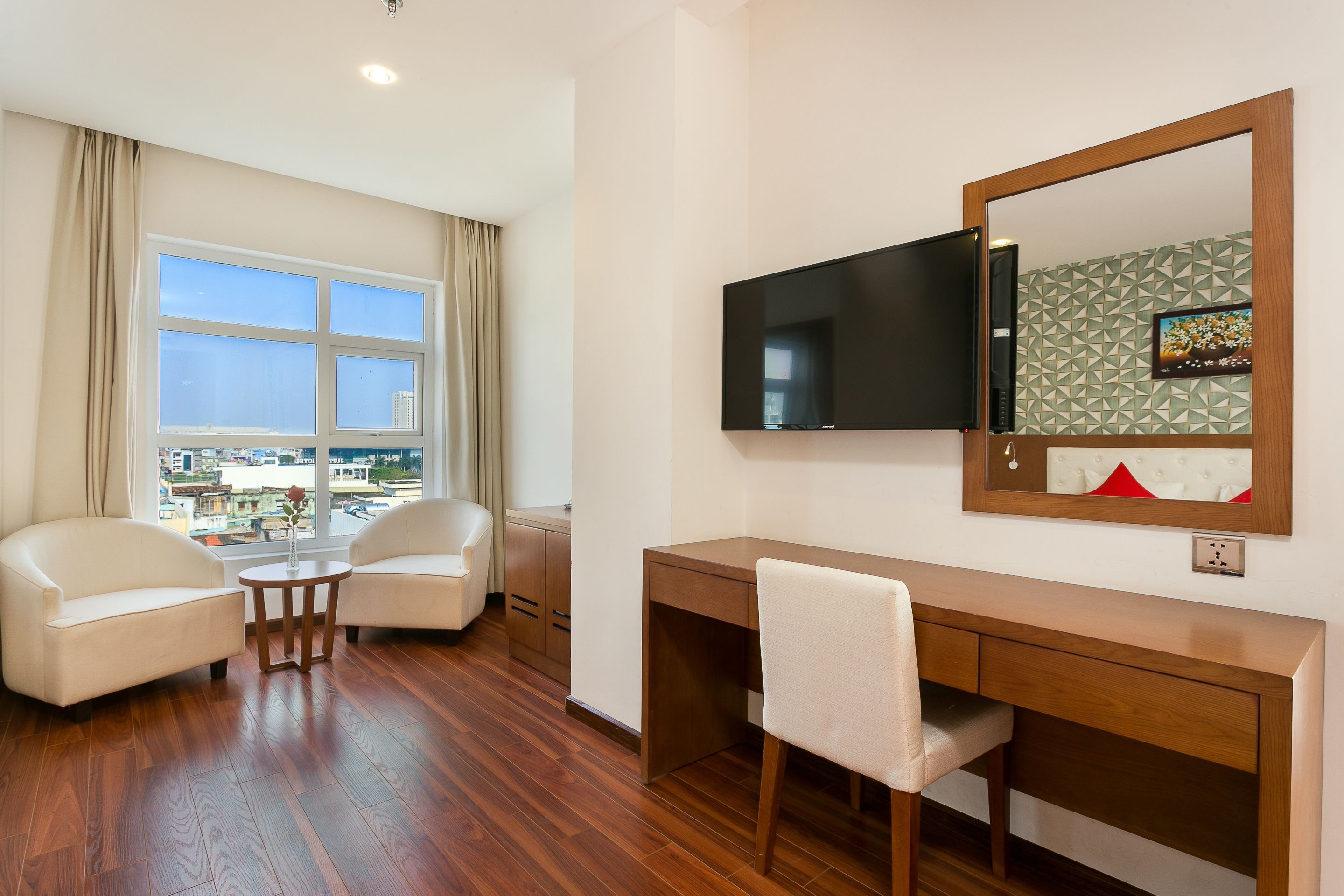 deluxe double room | television