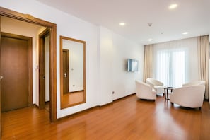 Minibar, desk, laptop workspace, blackout curtains - Centre Hotel (Da Nang)