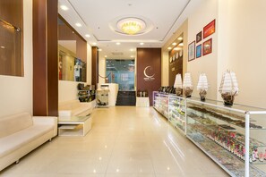 Lobby sitting area - Centre Hotel (Da Nang)