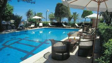 Außenpool (je nach Saison geöffnet), Pool auf dem Dach