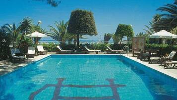 Seasonal outdoor pool, a rooftop pool