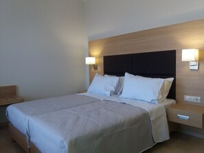 In-room safe, soundproofing, free cots/infant beds, free WiFi - Artemis Bay by Estia (Hersonissos)