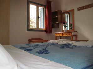 Sistema de insonorización y tabla de planchar con plancha 