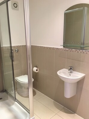 Free toiletries, hair dryer, towels - Lanark Residence (Edinburgh)