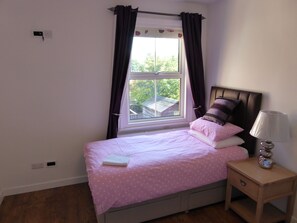 1 bedroom, free WiFi, bed sheets - Sunninghill Apartment (Ascot)