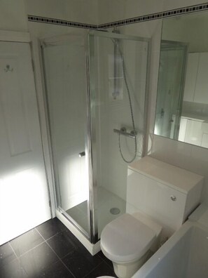 Bathroom - Sunninghill Apartment (Ascot)