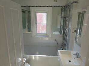 Apartment, 1 Bedroom | Bathroom - Sunninghill Apartment (Ascot)