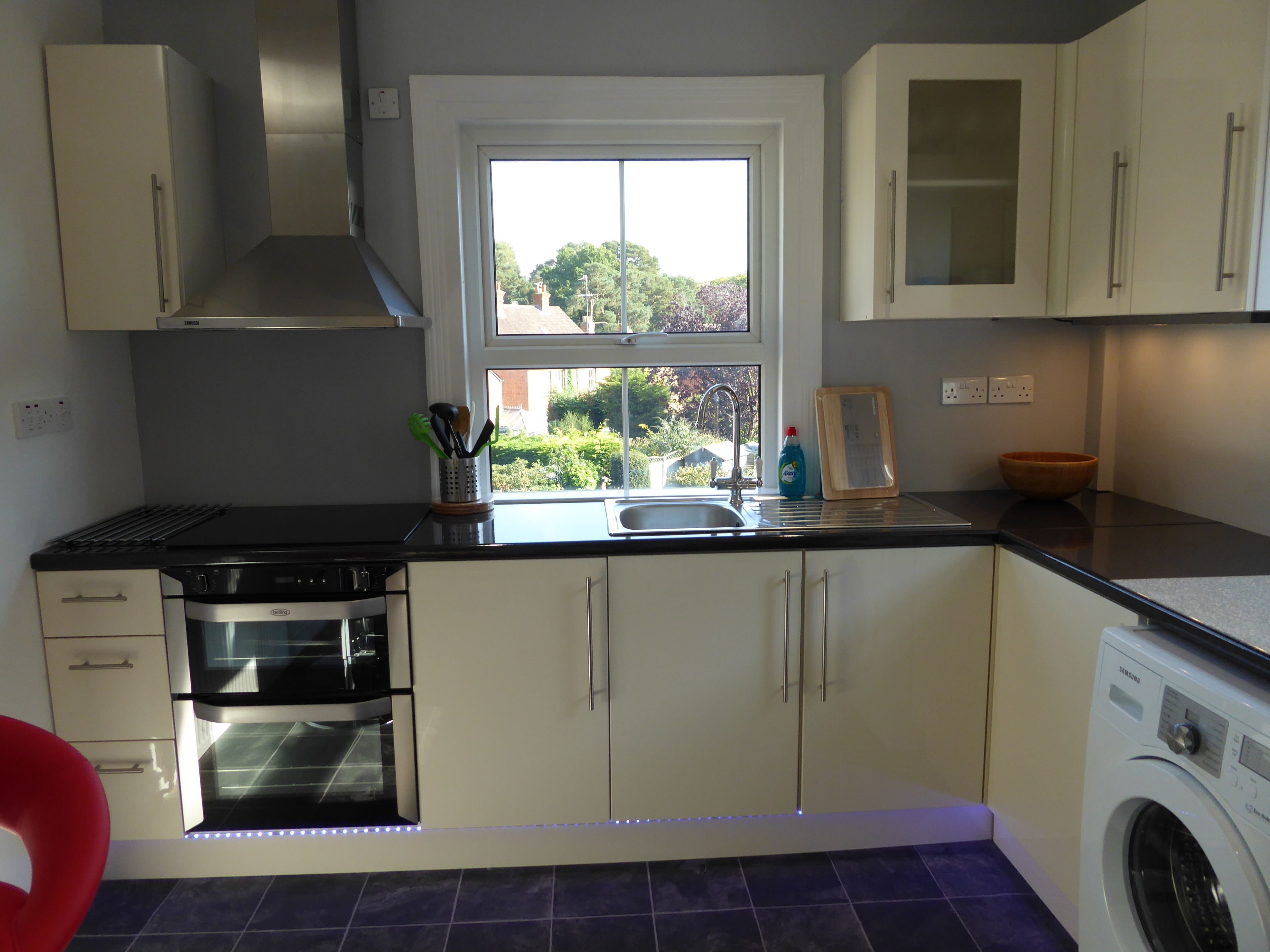 Apartment, 1 Bedroom | Private kitchen | Fridge, microwave, oven, stovetop