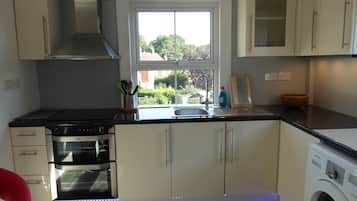 Apartment, 1 Bedroom | Private kitchen | Fridge, microwave, oven, stovetop