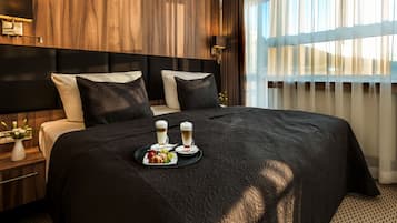 Comfort Quadruple Room (max. 2 adults) | In-room safe, desk, iron/ironing board, free cribs/infant beds