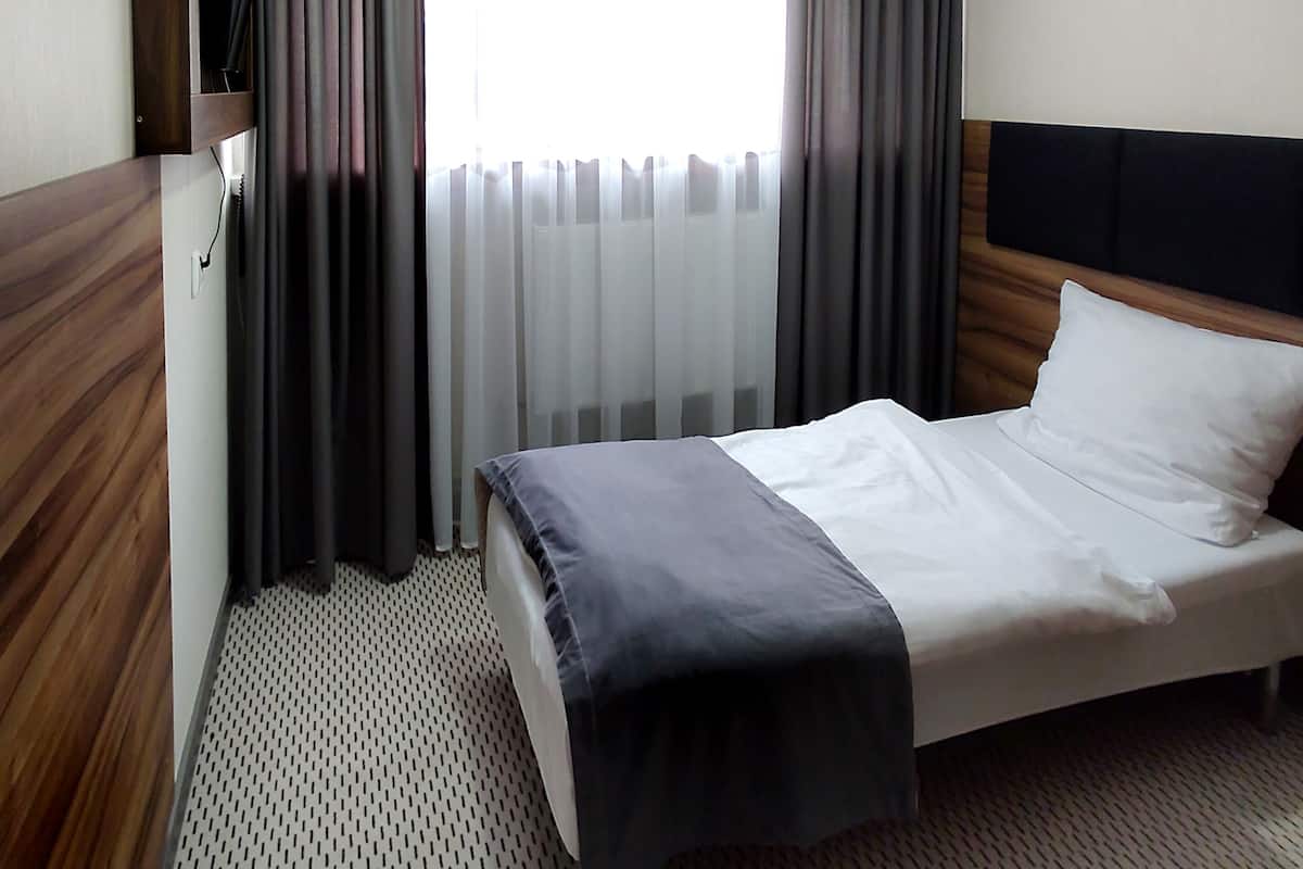 Economy Single Room | In-room safe, desk, iron/ironing board (on request), cribs (free)