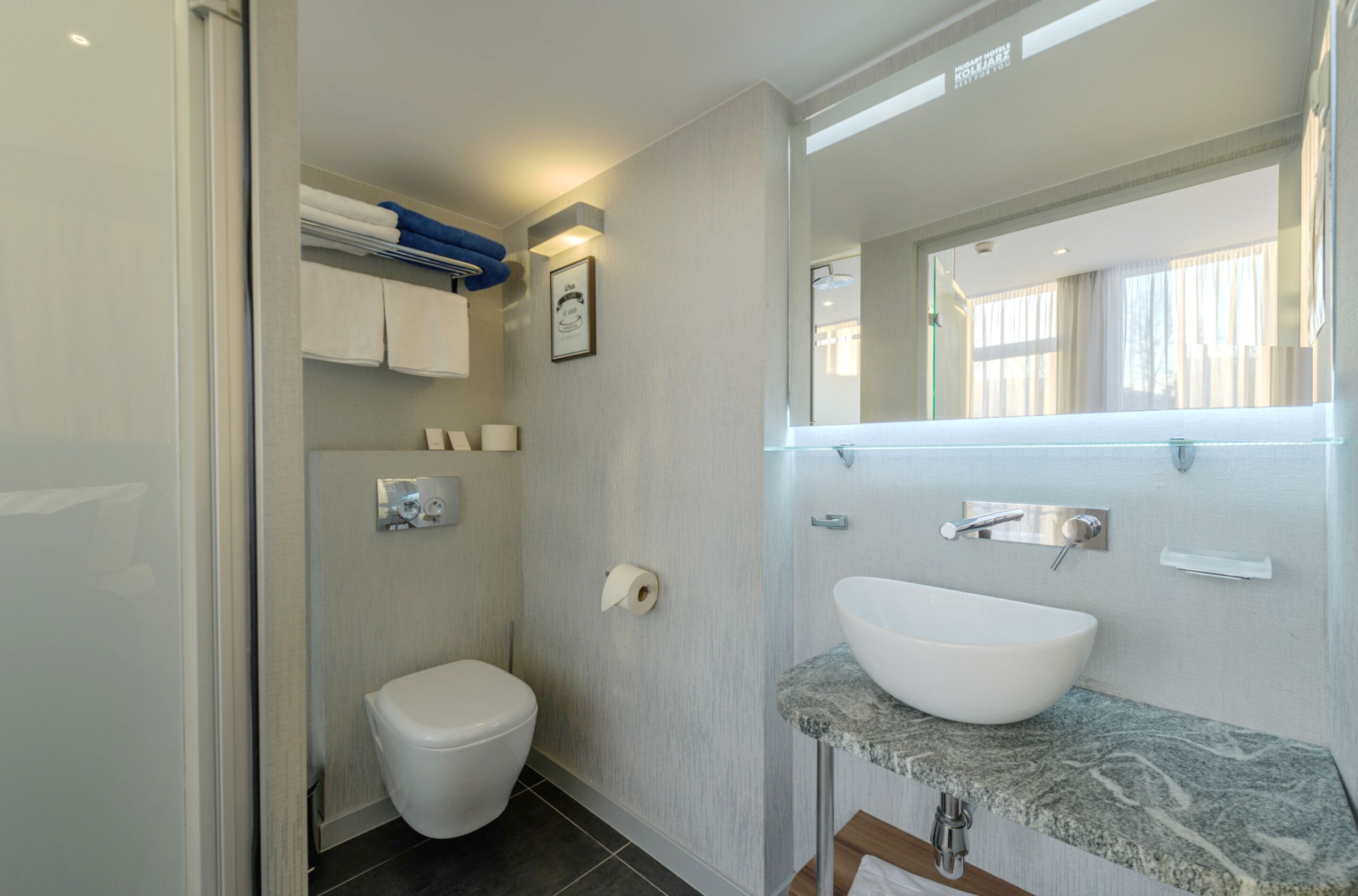 comfort quadruple room (max. 2 adults) | bathroom | shower, free toiletries, hair dryer, bathrobes