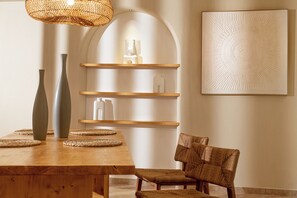 Deluxe Suite | In-room dining