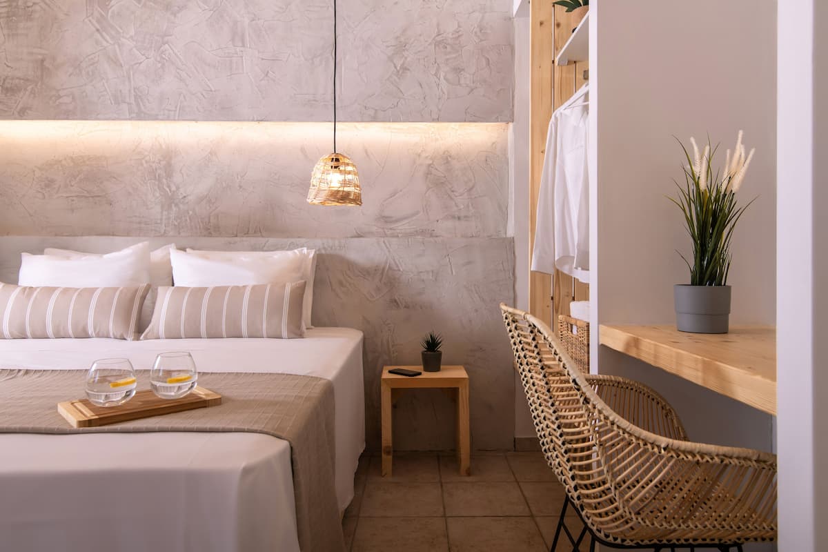 Standard Suite | 1 bedroom, in-room safe, individually decorated, individually furnished