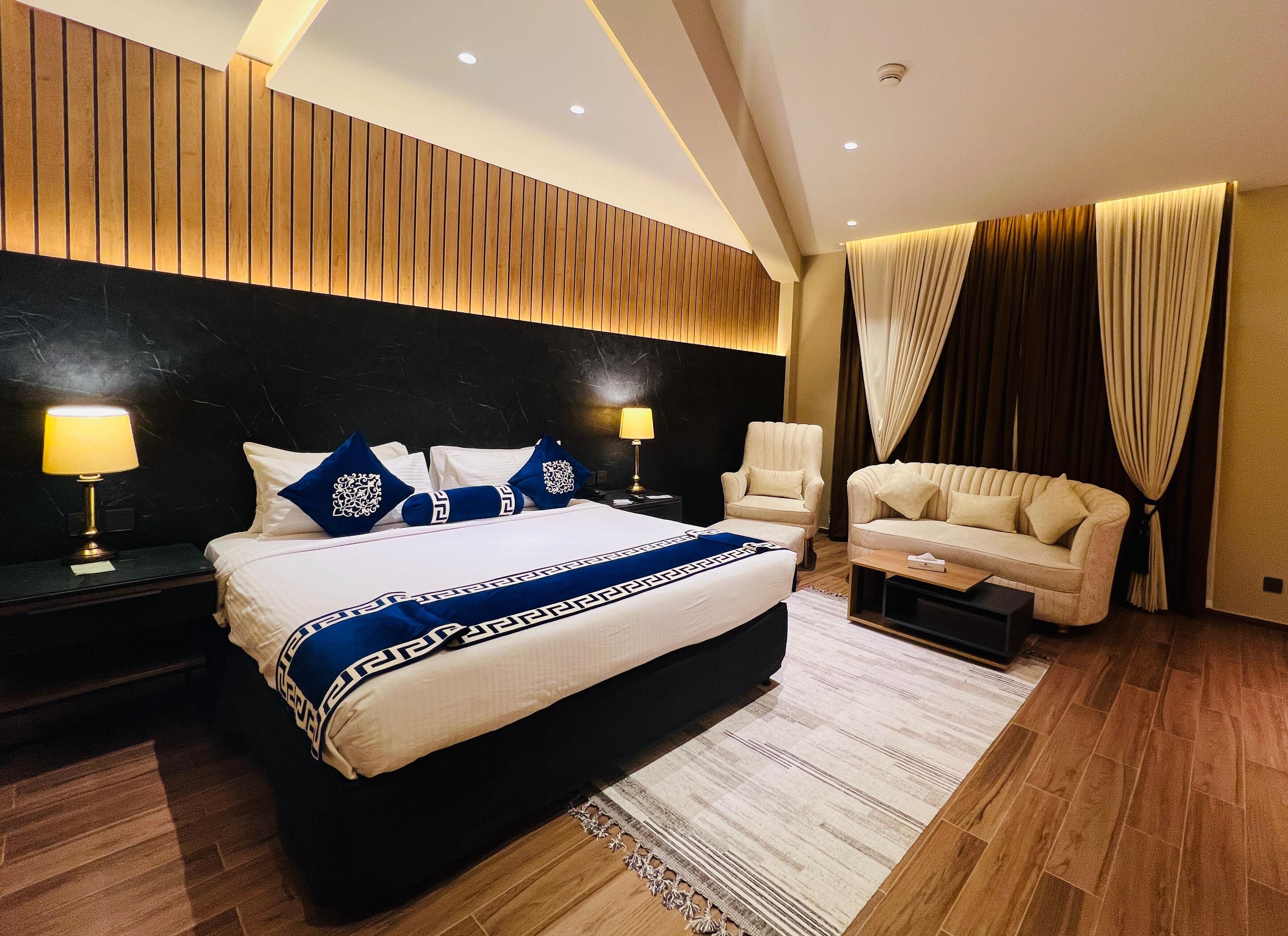 Executive Double Room | Down duvets, in-room safe, desk, laptop workspace