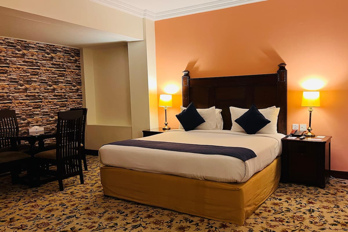 Junior Room | Down duvets, in-room safe, desk, laptop workspace