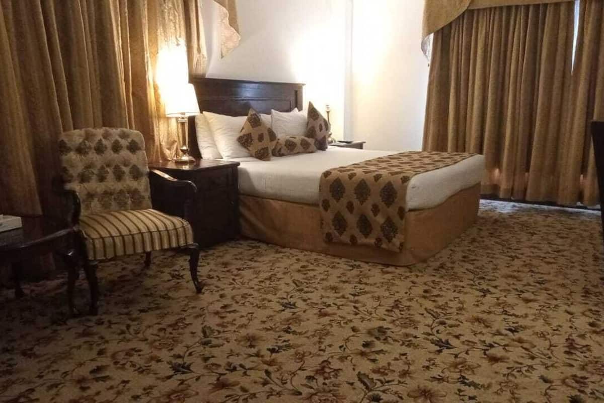 Down duvets, in-room safe, desk, laptop workspace
